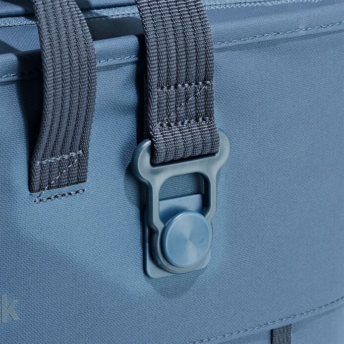 carryouttm-soft-cooler-tote-20-l-i5 250815_hydro_cooler_details_14838_2_4.jpg