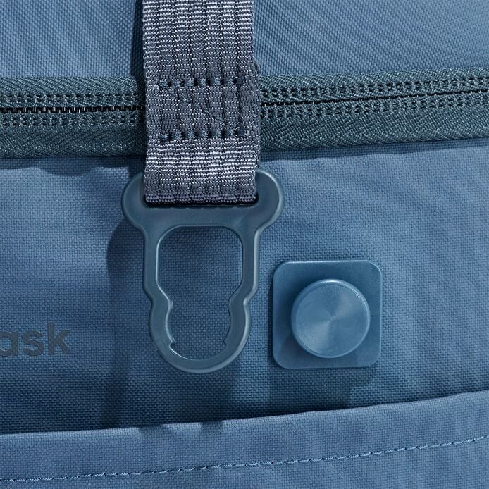 carryouttm-soft-cooler-30-l-t8 250815_hydro_cooler_details_14856_2_5.jpg