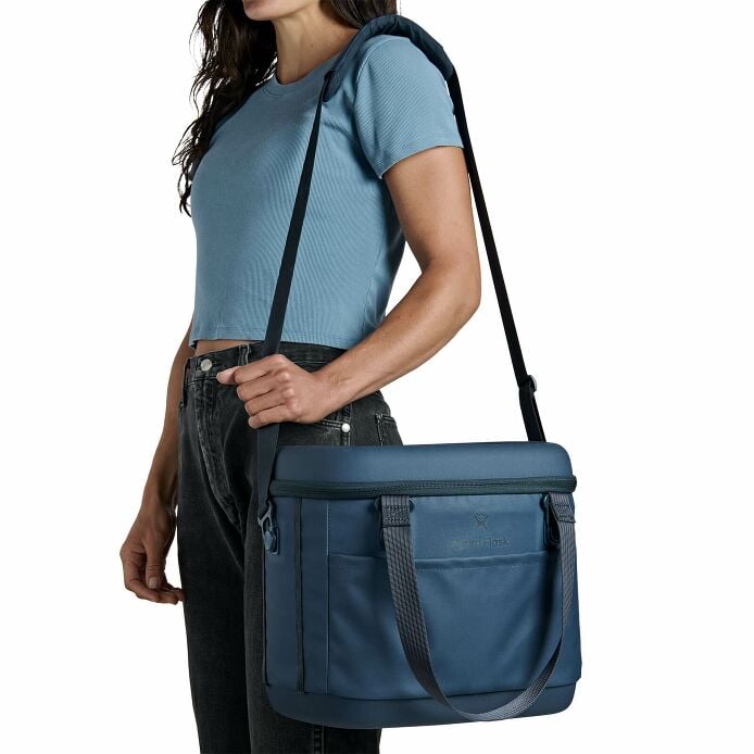 carryouttm-soft-cooler-15-l-u8 250815_hydro_s26_hb_14556_6.jpg