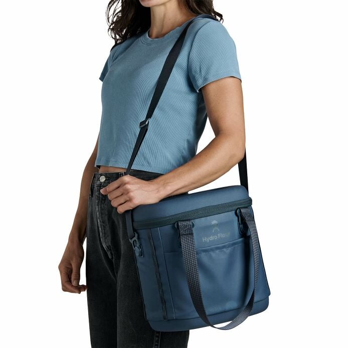 carryouttm-soft-cooler-10-l-j7 250815_hydro_s26_hb_14560_1_4.jpg