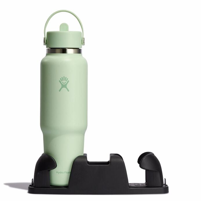 40-oz-travel-bottle-with-flex-straw-cap-p5 aloe-travel-bottle-in-cuplholder_3_3_1.jpg