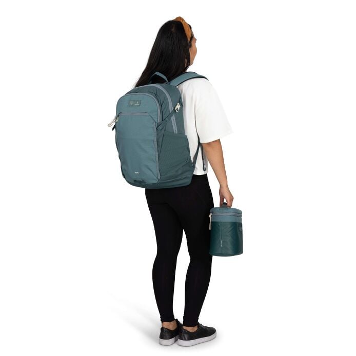 osprey-axis-x-hydro-flask-campus-essentials-bundle-j9 axisxhydroflask_s26_onbody2_cascadeblue_10007249_2.jpg