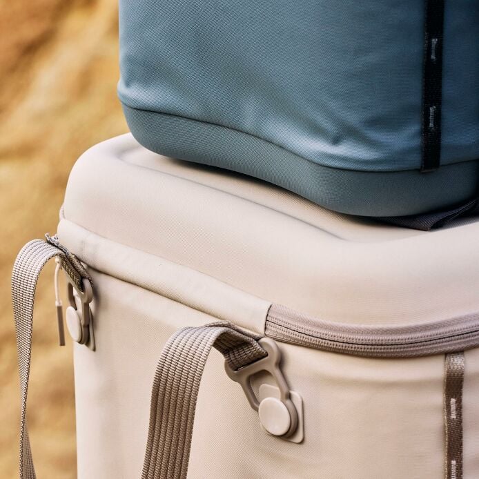 carryouttm-soft-cooler-15-l-u8 hf_carryout_bouwer_d1_l1_torrey_pines_still_life_0381_6.jpg