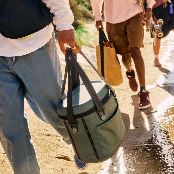 carryouttm-soft-cooler-10-l-j7 hf_carryout_bouwer_d2_l3_skate_ditch_3744_5.jpg