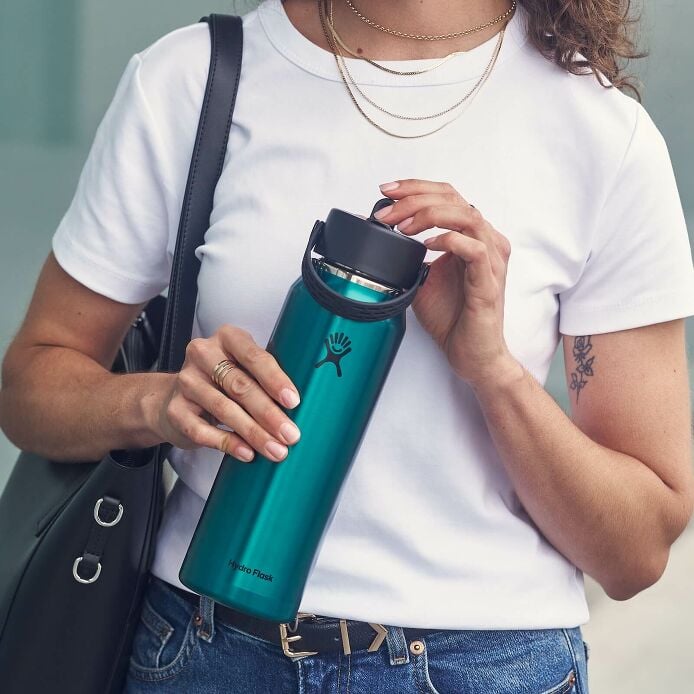 32-oz-lightweight-flex-straw-bottle-n4 hf_s26_lightweight_mcinnis_5167_2_3.jpg