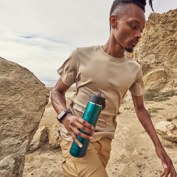 24-oz-lightweight-flex-straw-bottle-f0 hf_s26_lightweight_mcinnis_6828_4.jpg