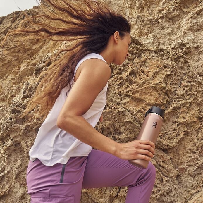 32-oz-lightweight-flex-straw-bottle-n4 hf_s26_lightweight_mcinnis_6946_1_3.jpg