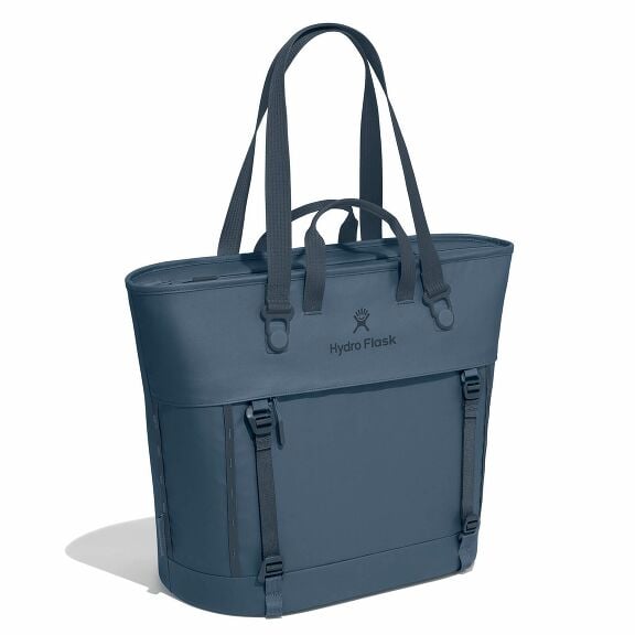 carryouttm-soft-cooler-tote-30-l-t5 maxiit384-carryout-tote-30l-harbor-blue-angled_1_1.jpg
