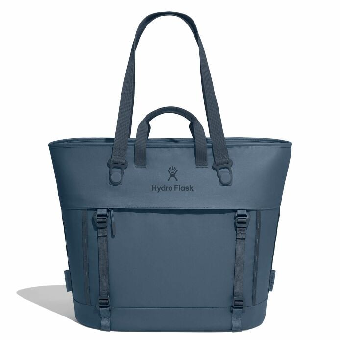 carryouttm-soft-cooler-tote-30-l-t5 maxiit384-carryout-tote-30l-harbor-blue-straight.jpg