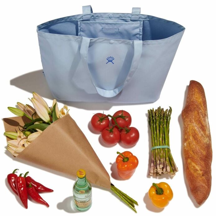 20-l-tag-along-tote-h3 rt20484_20ltagalongtote_surf_packing_1.jpg
