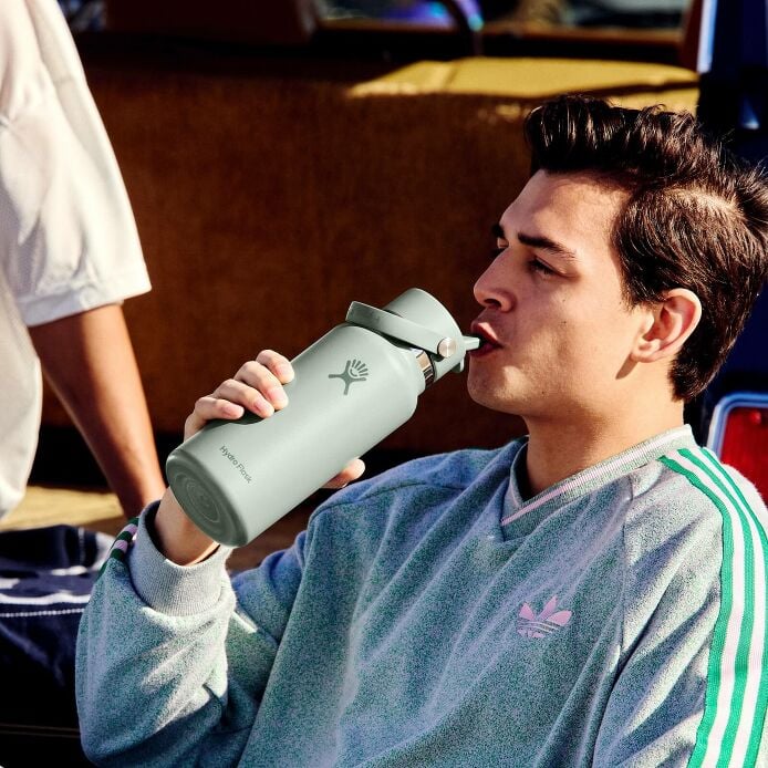 32-oz-wide-mouth-with-flex-straw-cap-e4 s25_tailgating_brouwer_exp-2028-06-01_04-6336_1__5.jpg